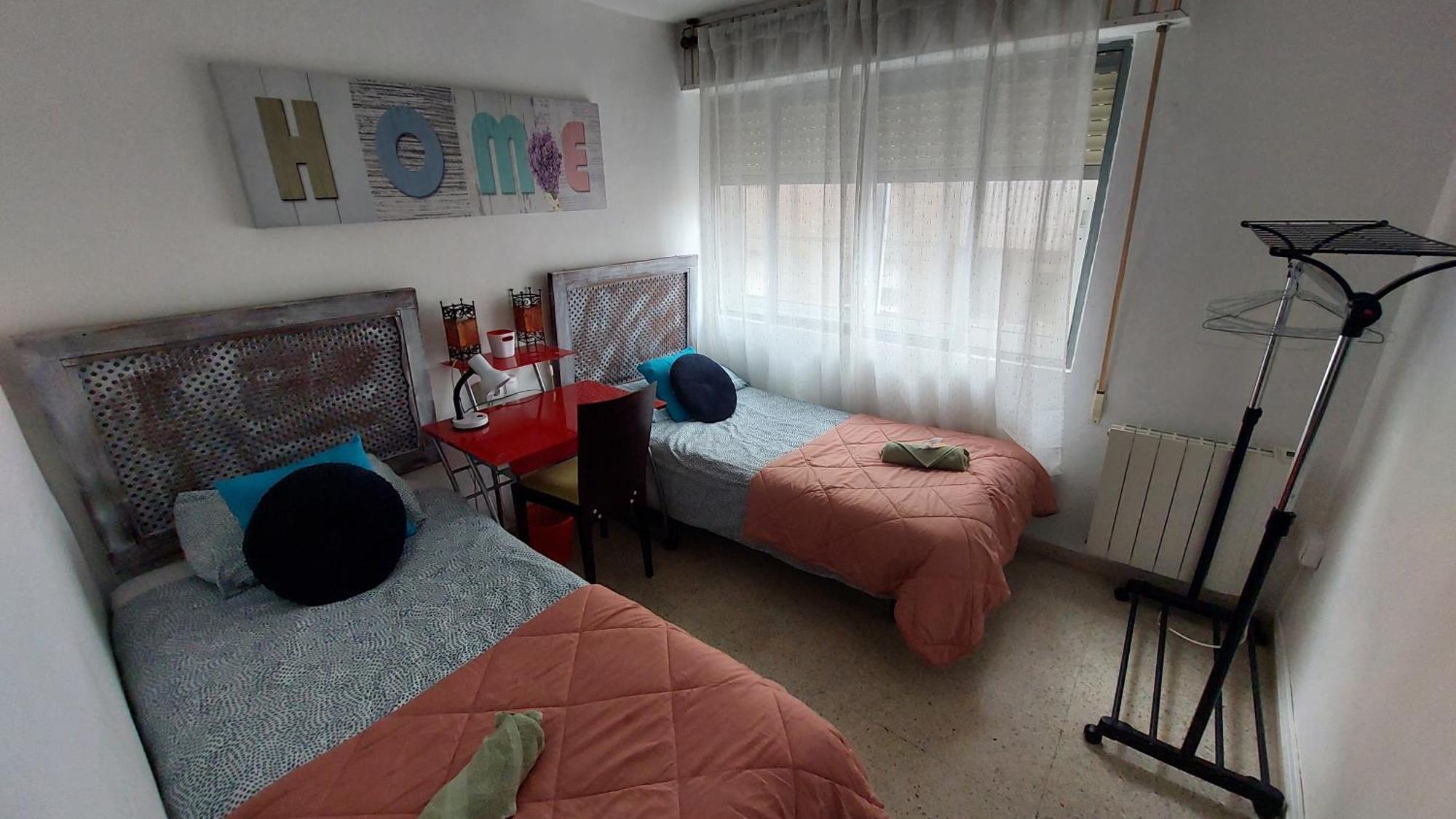 Centrico Piso Con Aparcamiento Gratuito — Photos 2